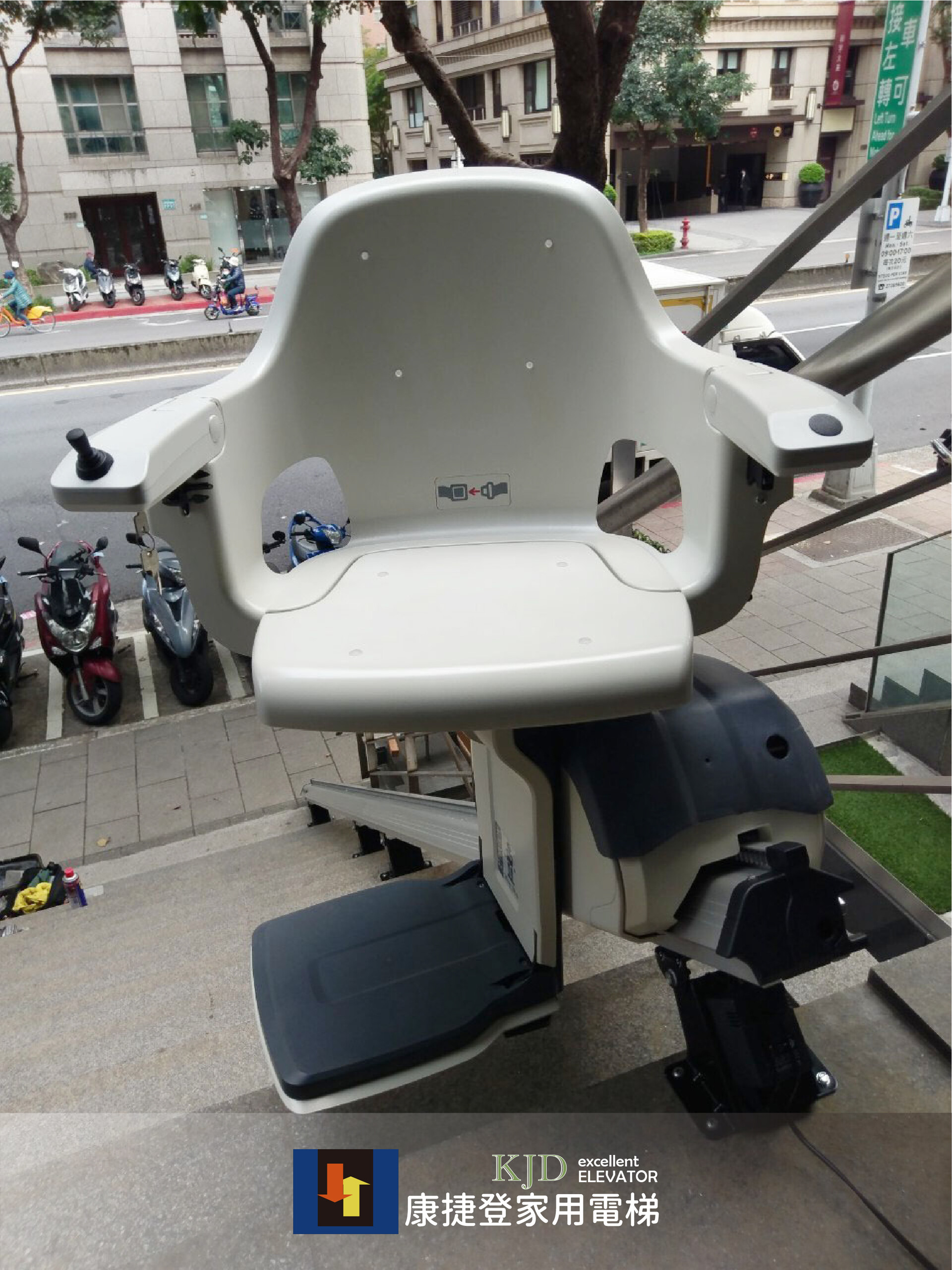TKE-直軌樓梯升降椅戶外款-康捷登家用電梯