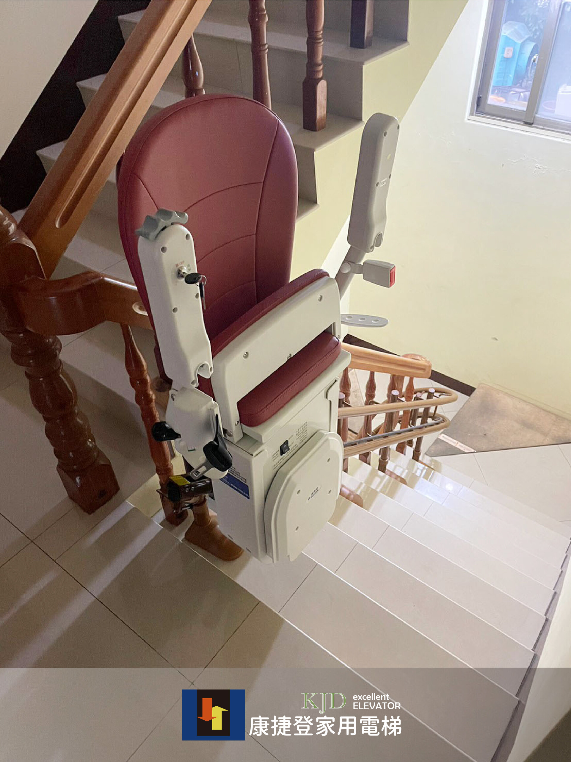 康捷登-彎軌樓梯升降椅尊榮款-康捷登家用電梯