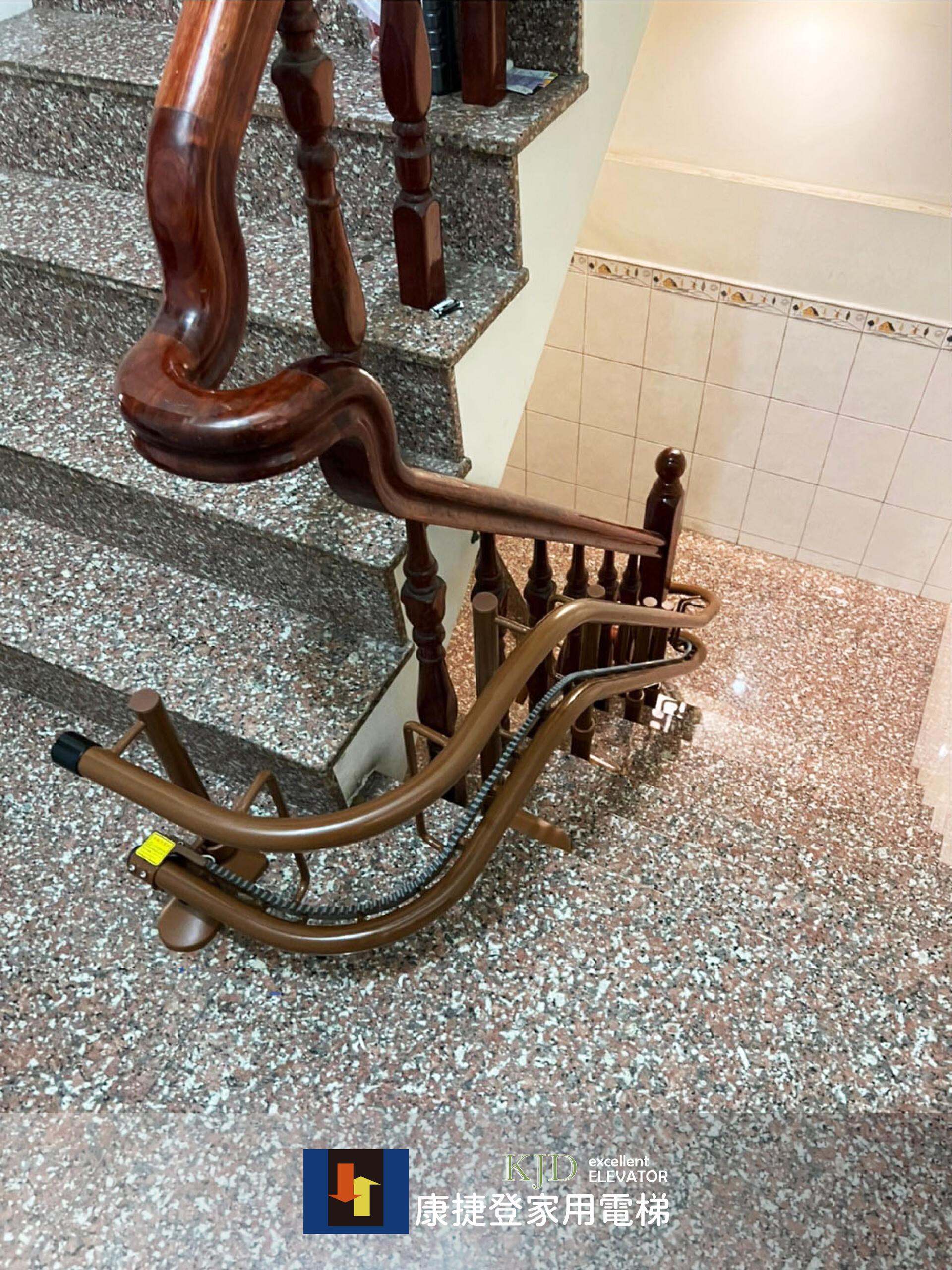 樓梯升降椅軌道設計-90度迴轉